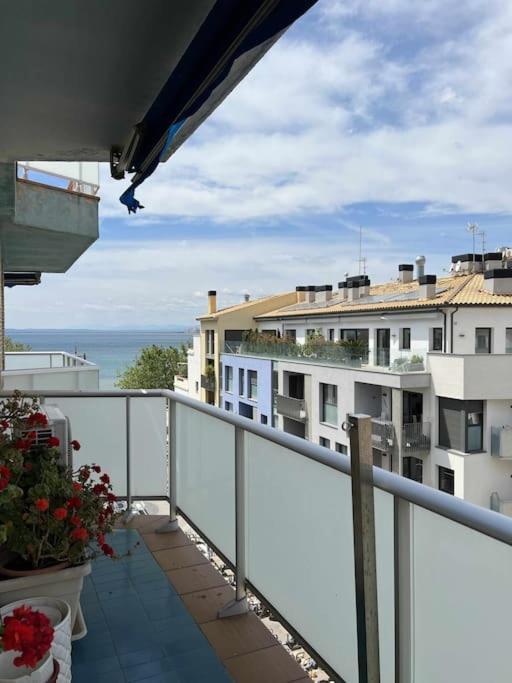 Moderno Y Amplio Apartamento En El Centro De Roses Esterno foto